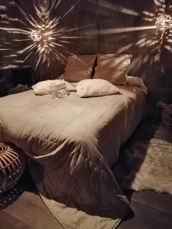 Le Hangar Des Voyageurs Petit-Halleux Bagian luar foto